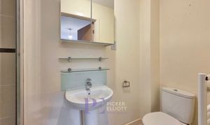 Greyhound Croft, Hinckley, LE10 photo