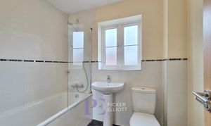 Greyhound Croft, Hinckley, LE10 photo