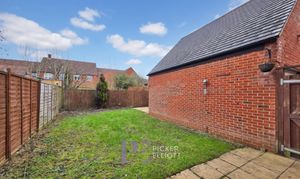 Greyhound Croft, Hinckley, LE10 photo