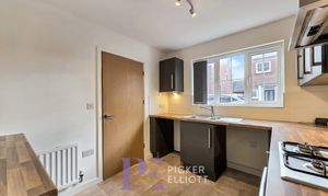 Greyhound Croft, Hinckley, LE10 photo