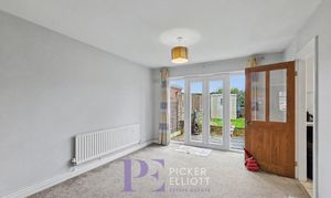 Castle Close, Sapcote, LE9 photo