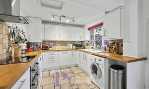 Frobisher Close, Hinckley, LE10 photo