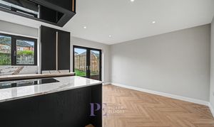 Merrifield Gardens, Burbage, LE10 photo