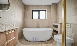 Merrifield Gardens, Burbage, LE10 photo