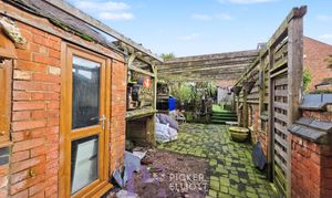 Hurst Road, Hinckley, LE10 photo