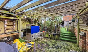 Hurst Road, Hinckley, LE10 photo