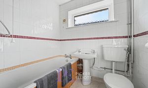 Kirfield Drive, Hinckley, LE10 photo