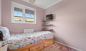 Kirfield Drive, Hinckley, LE10 photo