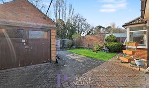 Welbeck Avenue, Burbage, LE10 photo