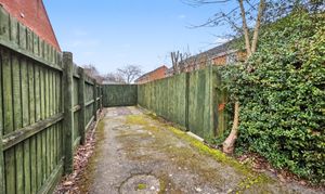 Colts Close, Burbage, LE10 photo