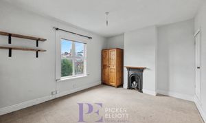 Glen Bank, Hinckley, LE10 photo