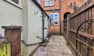 Glen Bank, Hinckley, LE10 photo
