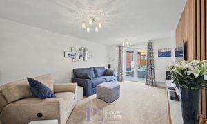 Green Close, Burbage, LE10 photo