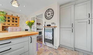 Carpenters Close, Burbage, LE10 photo