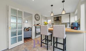 Carpenters Close, Burbage, LE10 photo