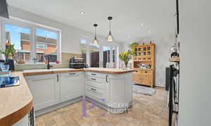 Carpenters Close, Burbage, LE10 photo