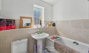 Applebees Walk, Hinckley, LE10 photo