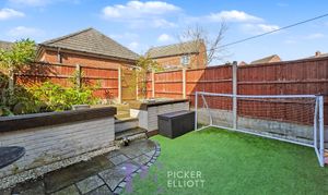 Applebees Walk, Hinckley, LE10 photo