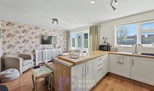 Merevale Avenue, Hinckley, LE10 photo