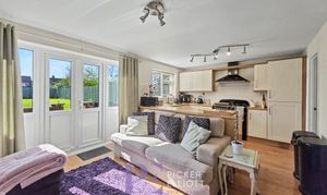 Merevale Avenue, Hinckley, LE10 photo