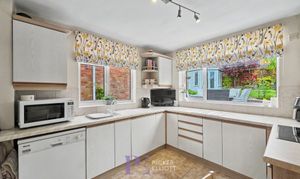 Almond Way, Earl Shilton, LE9 photo