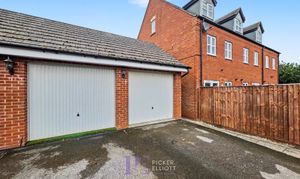 Pickering Place, Burbage, LE10 photo