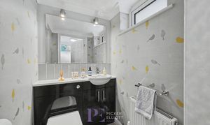 Salisbury Road, Burbage, LE10 photo