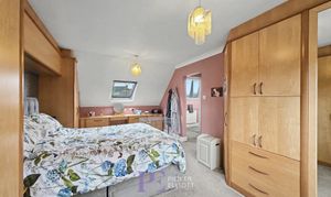 Salisbury Road, Burbage, LE10 photo