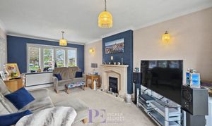 Salisbury Road, Burbage, LE10 photo