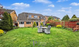 Salisbury Road, Burbage, LE10 photo