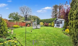 Salisbury Road, Burbage, LE10 photo