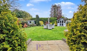 Salisbury Road, Burbage, LE10 photo