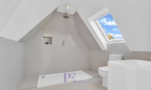 Bradgate Road, Hinckley, LE10 photo