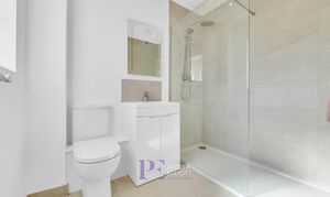 Bradgate Road, Hinckley, LE10 photo