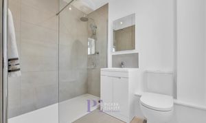 Bradgate Road, Hinckley, LE10 photo