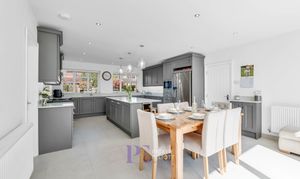 Bradgate Road, Hinckley, LE10 photo