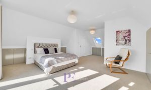 Bradgate Road, Hinckley, LE10 photo