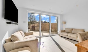 Bradgate Road, Hinckley, LE10 photo