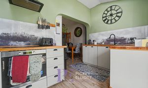 Tudor Road, Hinckley, LE10 photo