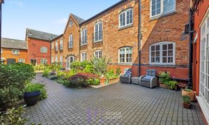 The Courtyard, Higham Lane, CV13 photo