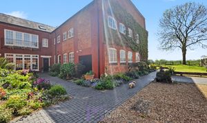 The Courtyard, Higham Lane, CV13 photo