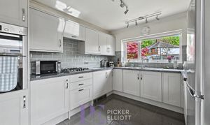 Merevale Avenue, Hinckley, LE10 photo