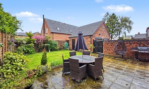 Nursery Gardens, Dunton Bassett, LE17 photo