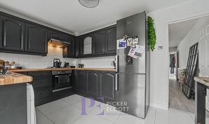 Lilac Close, Burbage, LE10 photo