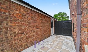 Lilac Close, Burbage, LE10 photo