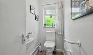 Bradgate Road, Hinckley, LE10 photo