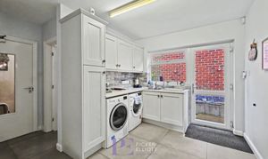 Bradgate Road, Hinckley, LE10 photo