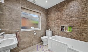 Bradgate Road, Hinckley, LE10 photo