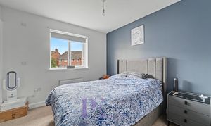 Holywell Fields, Hinckley, LE10 photo