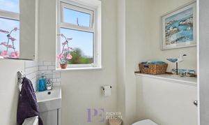 Atkins Way, Burbage, LE10 photo